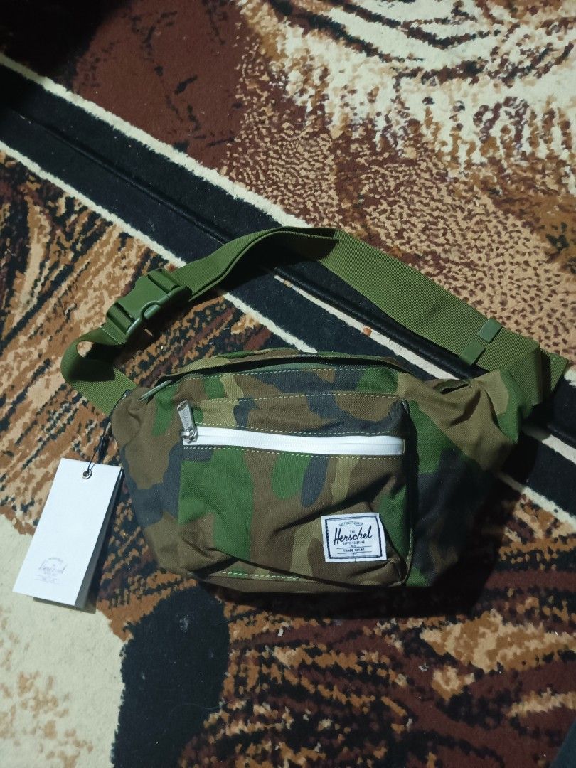 Herschel waist bag camo hotsell