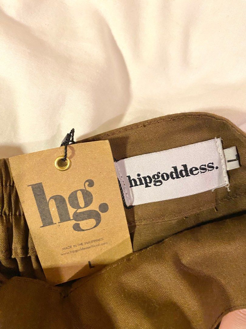 Hip Goddess Trousers (Category: Other Bottoms) located in Manila. Submitted by sanerr (Listing ID 1249201663, Image 2). Description: Selling my cacao pants from Hip Goddess. Not sure if this is their MOLLY TROUSERS. Worn once or twice only to fit. Still has the tag. 🫧 Please read before buying! - Size on tag is Large. - Can only ship in Metro Manila (or places that the courier can reach) through GrabExpress or Lalamove - Buyer to shoulder shippi