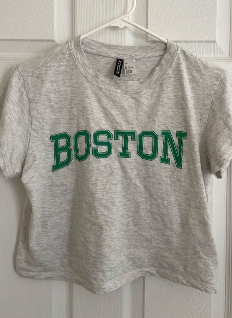H&M BOSTON CROP TOP (Category: Shirts) located in Makati City. Submitted by declutter_butter (Listing ID 1249127851, Image 1). Description: ORIGINAL H&M BOSTON CROP TOP.