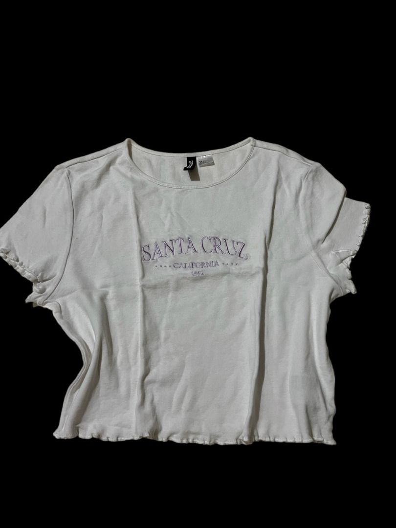 H&M WHITE SANTA CRUZ CROPTOP (Category: Shirts) located in Makati City. Submitted by declutter_butter (Listing ID 1249128849, Image 1). Description: YELLOW STAINS BUT REMOVABLE.