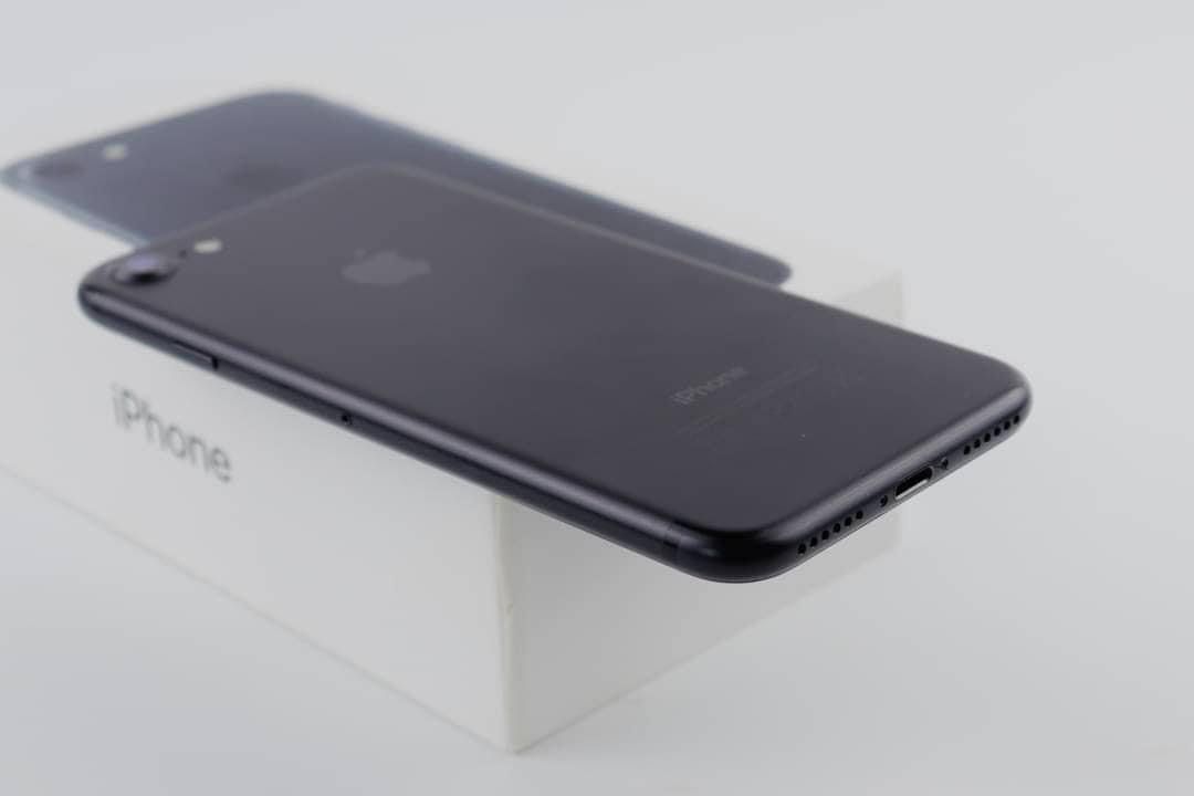 iPhone 7 128gb (Category: iPhone 7 Series) located in Manila. Submitted by TekiCashGadgetsph (Listing ID 1249232513, Image 3). Description: (FU) Openline any sim work - original IPhone not fake Complete accessories Second hand Good as new not abused! Presentable •Original Lcd • no issue hidden issues • no apple id / iCloud id • Good batthealth • Good cam front/back • Good Performance • Good touch id • Good use / plug & play ! • True-tone working 