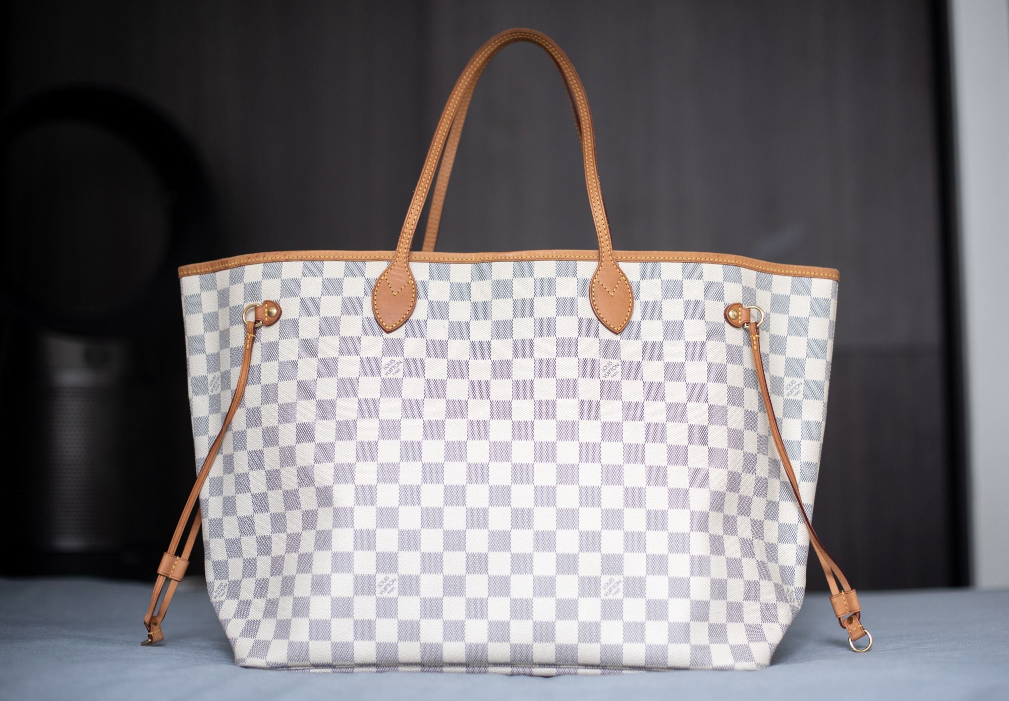 Louis Vuitton Neverfull GM (with bag insert organiser), Luxury, Bags &  Wallets on Carousell