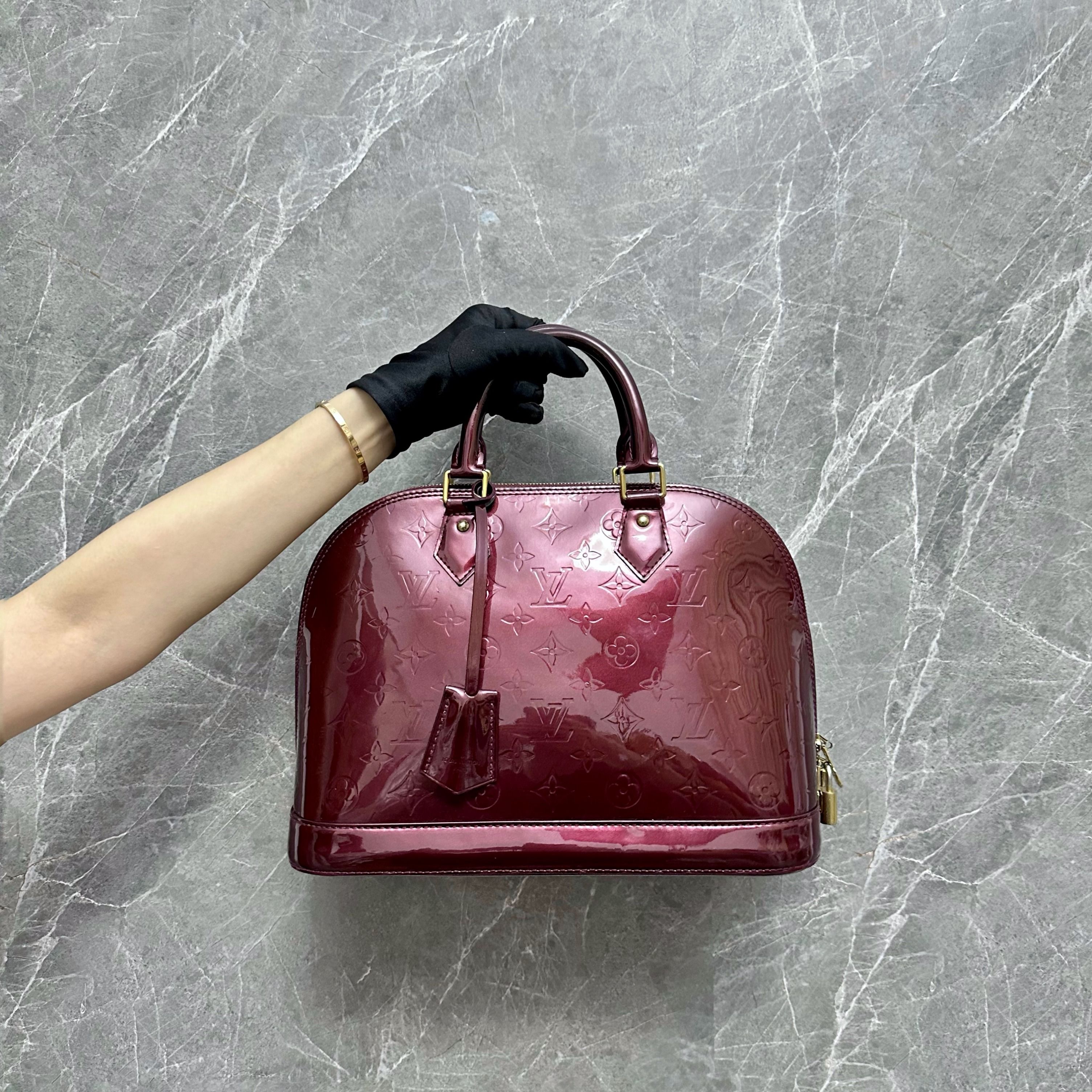 100% Authentic LOUIS VUITTON Vernis Alma PM Burgundy Handbag Patent Leather
