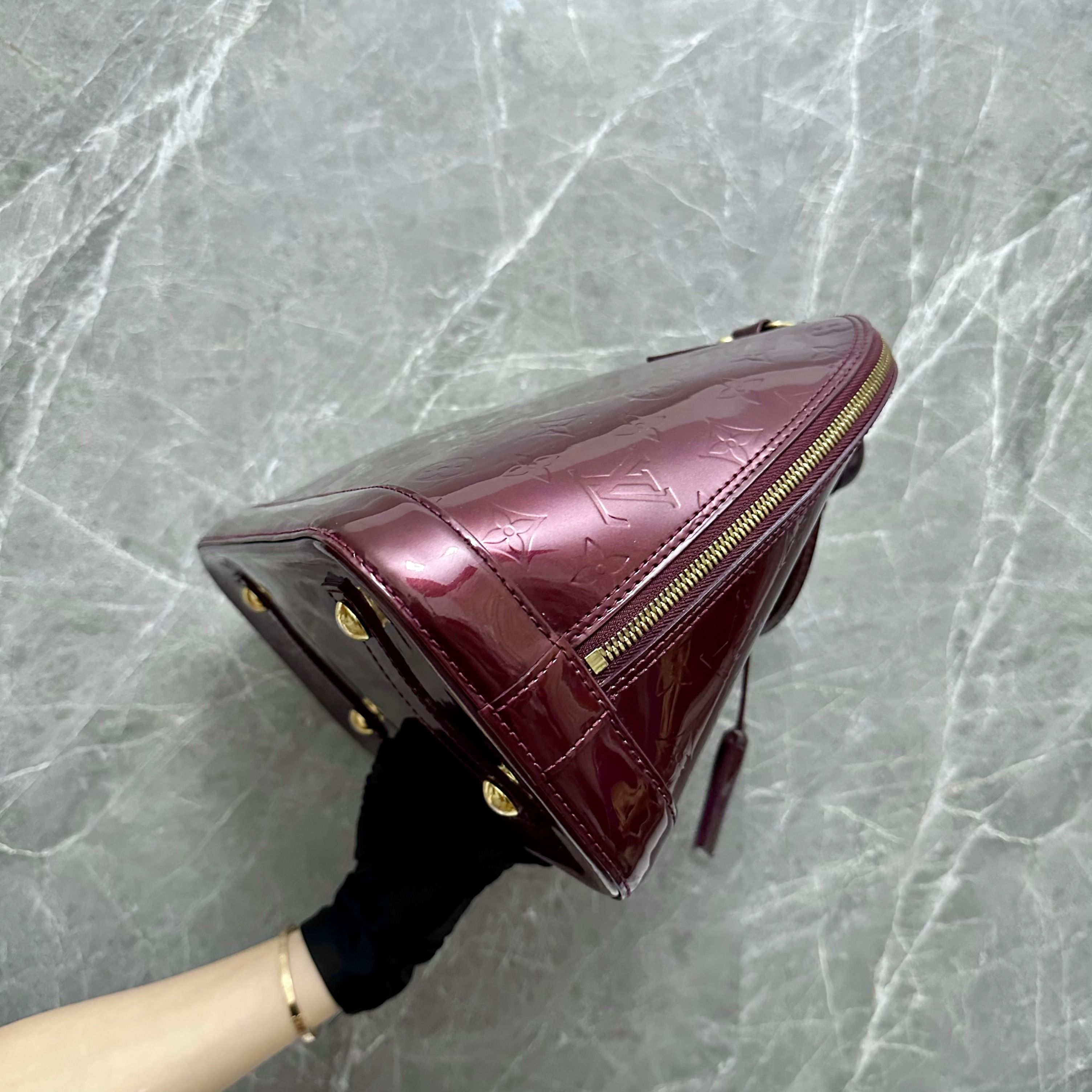 Alma patent leather handbag Louis Vuitton Burgundy in Patent leather -  30050050