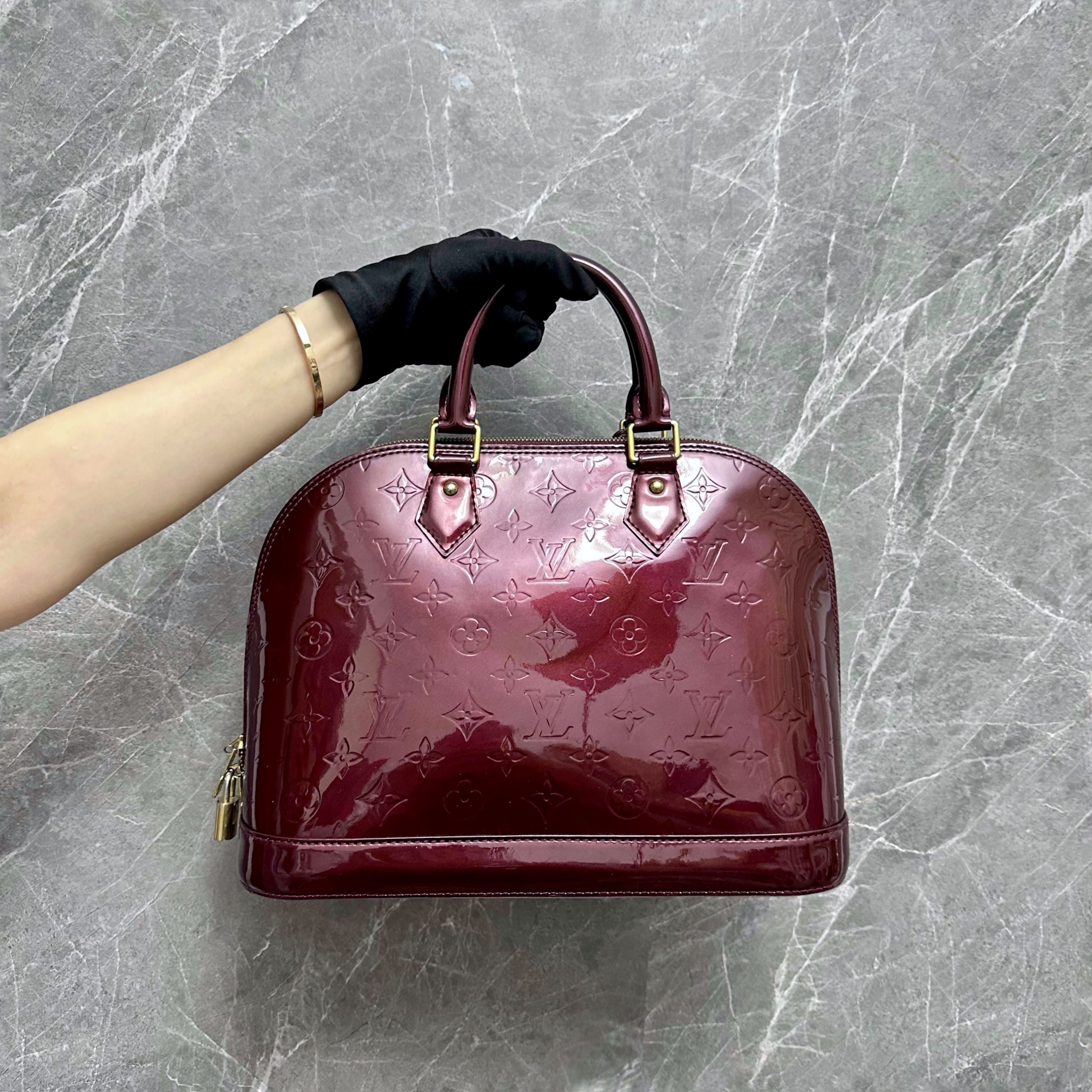 Louis Vuitton Red Monogram Vernis Alma PM Leather Patent leather ref.976290  - Joli Closet