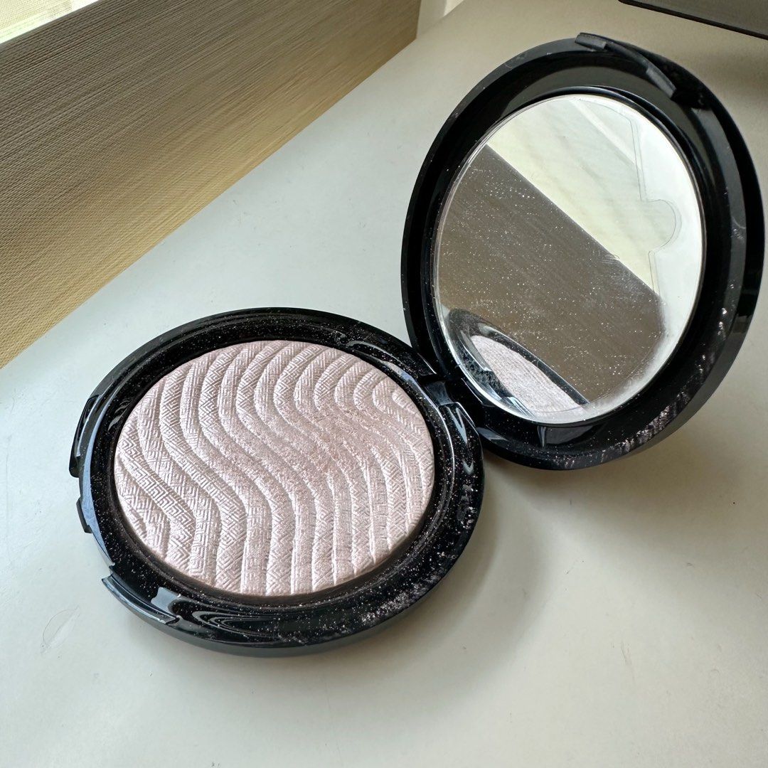 Make Up Forever Pro Light Fusion Undetectable Luminizer (Category: Makeup) located in Pasig City. Submitted by letsygread9 (Listing ID 1249111822, Image 1). Description: Payment must be made before pick up is booked. No COD Payment is only through BPI, BDO or GCash .