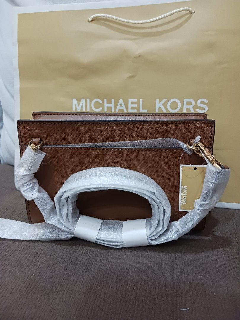 MICHAEL KORS Sheila Leather Crossbody Bag, Luxury, Bags & Wallets on  Carousell