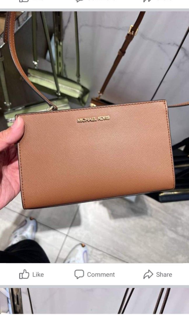 MICHAEL KORS Sheila Leather Crossbody Bag, Luxury, Bags & Wallets on  Carousell