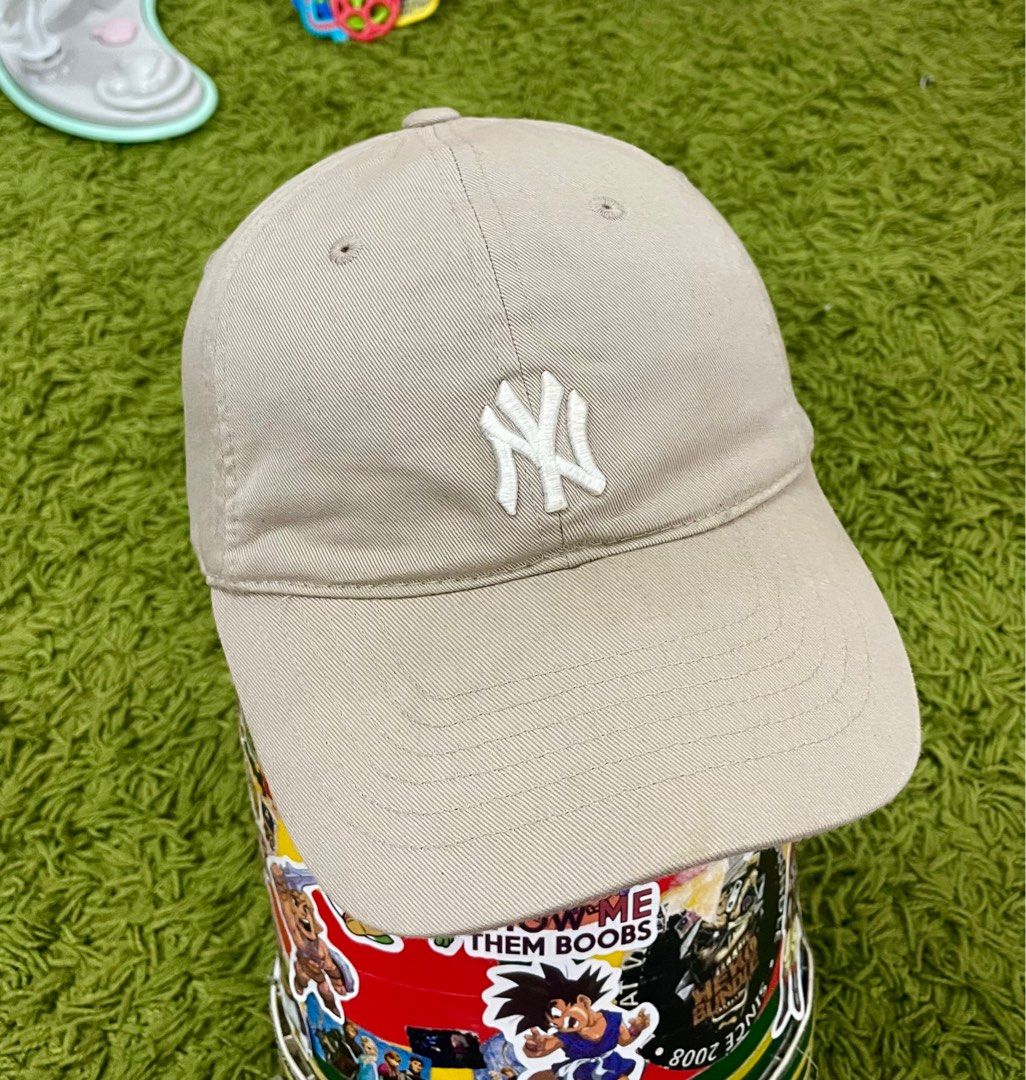 New Era Trucker New York Yankees White Cap, Men's Fashion, Watches &  Accessories, Cap & Hats on Carousell