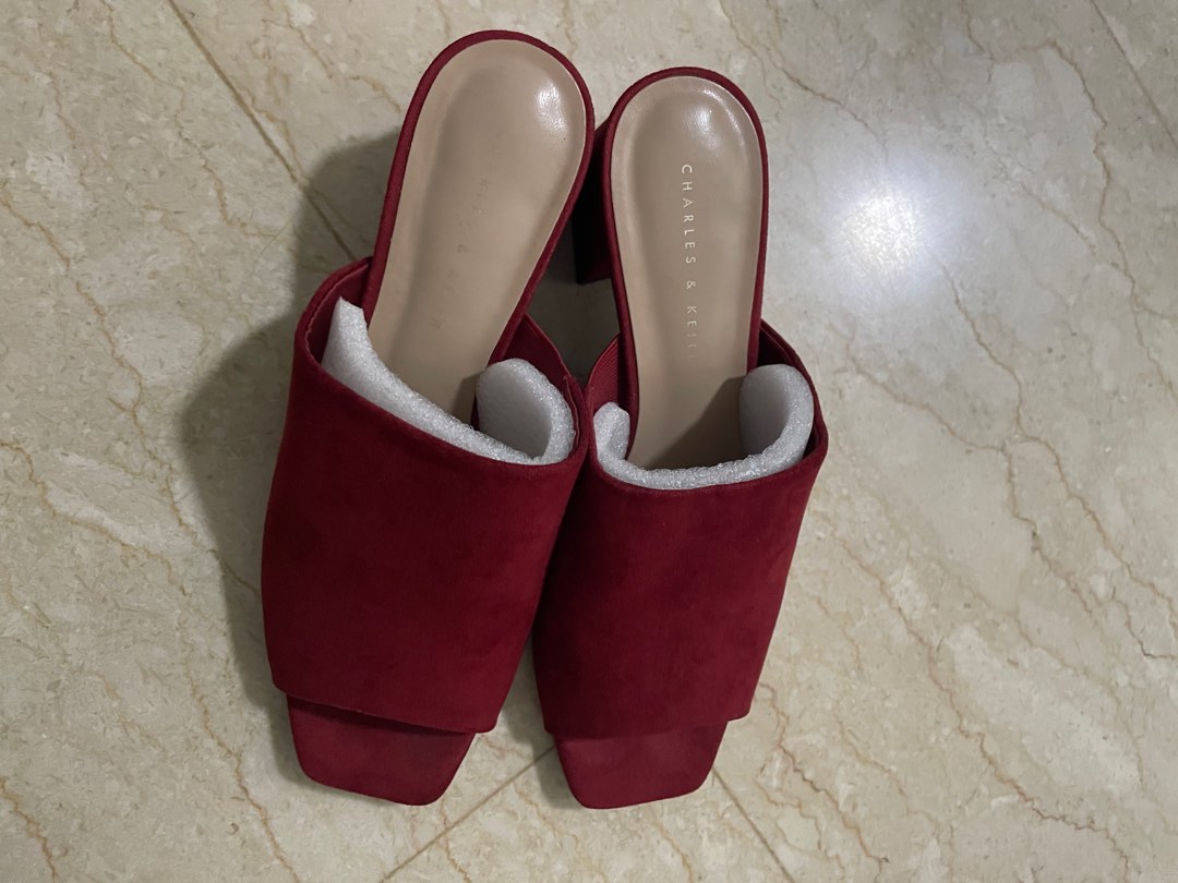 Red top velvet mules