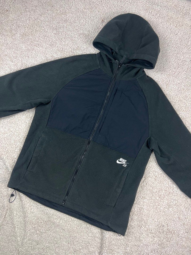 Nike SB Men s Hooded Polartec Lightweight Fleece Sweater Men s