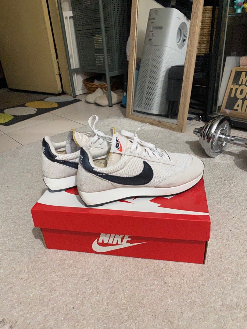 nike tailwind