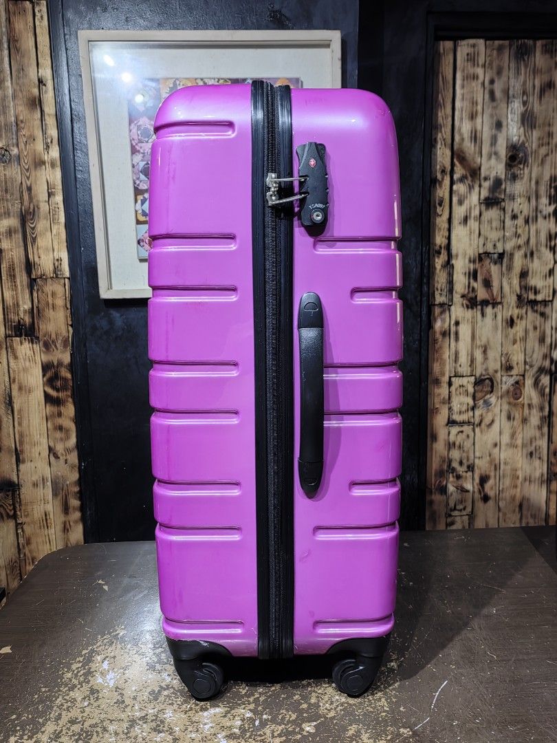 Pia hand luggage store