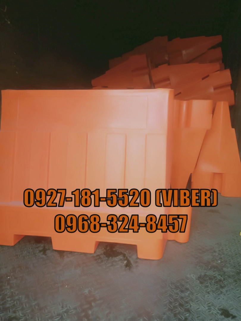 plastic road barrier sb3 on Carousell