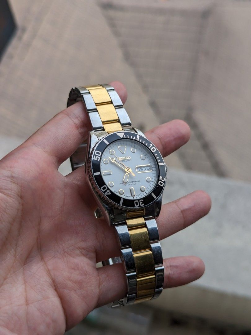 Rare Seiko SKX027 mid sized vintage watch