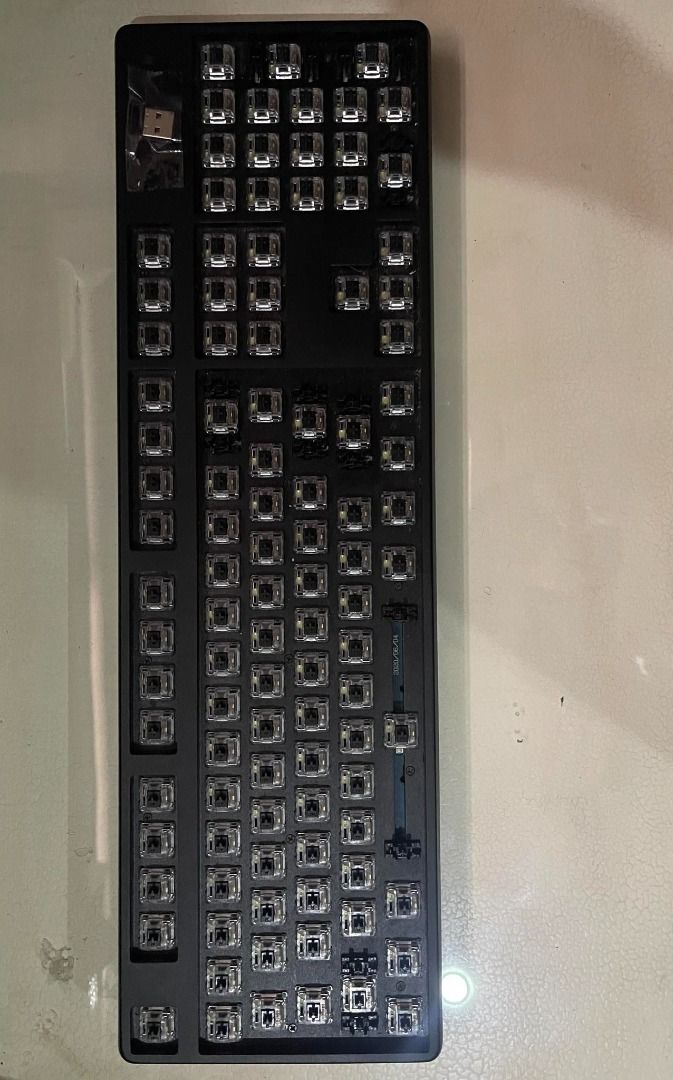 RK Royal Kludge RK K104 Plus For Sale (NOT RGB, only white lights ...