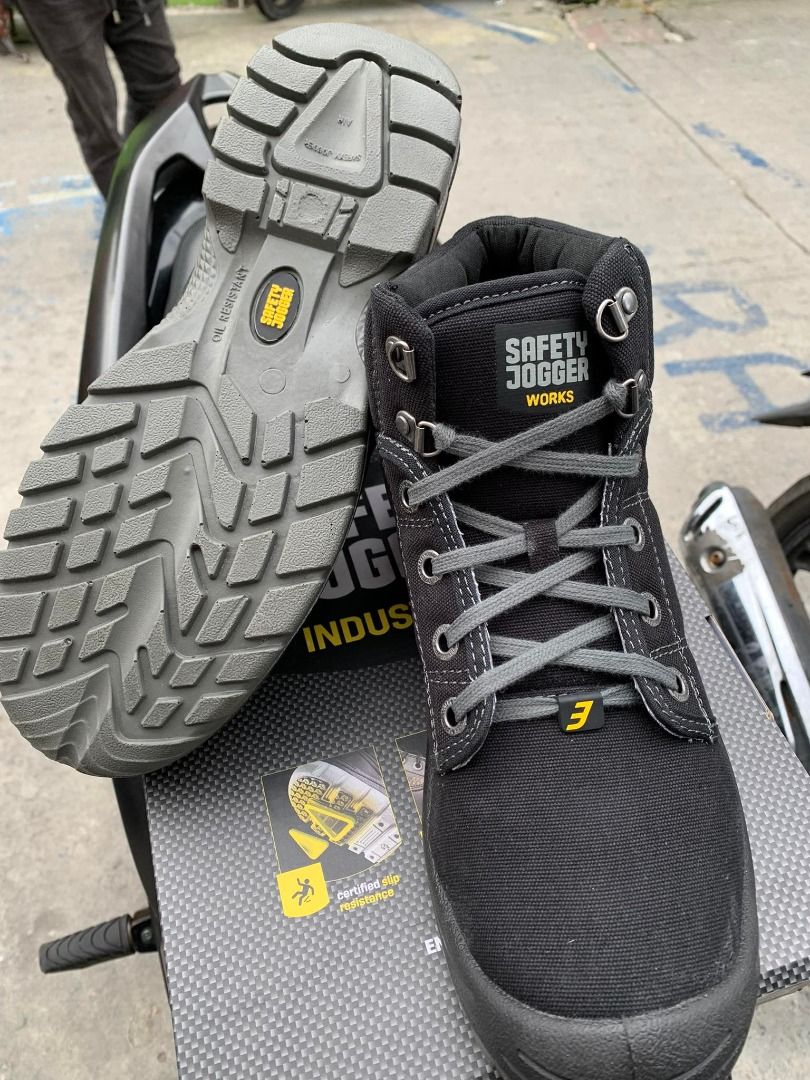 Indus safety shoes store