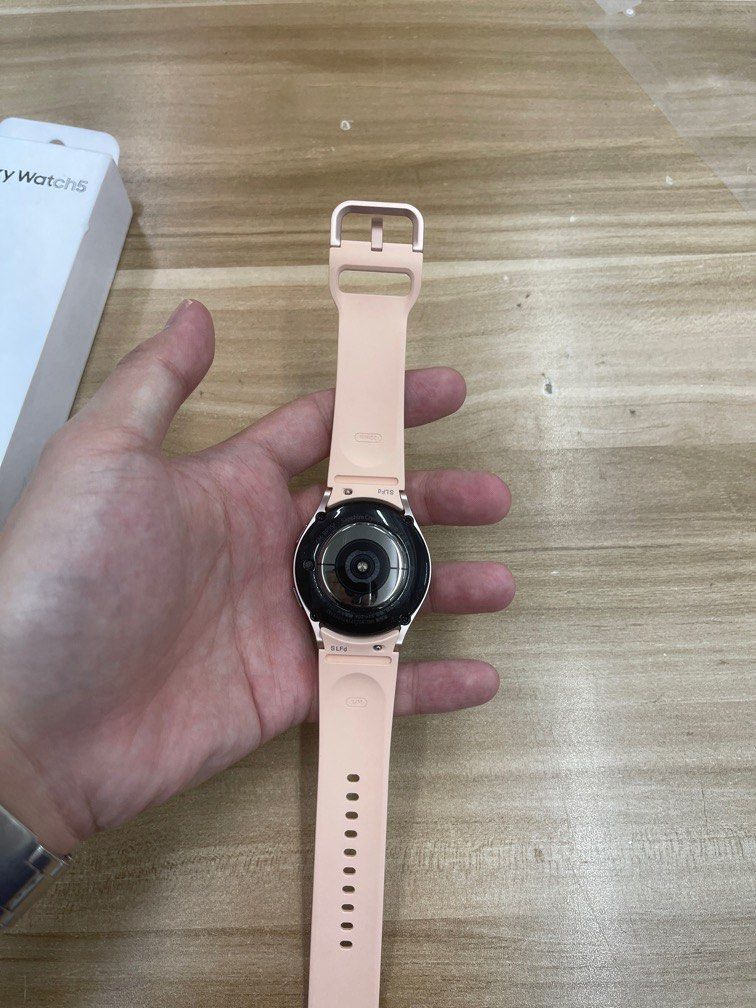 Samsung Galaxy Watch 5 40mm LTE, 手提電話, 智能穿戴裝置及智能手錶