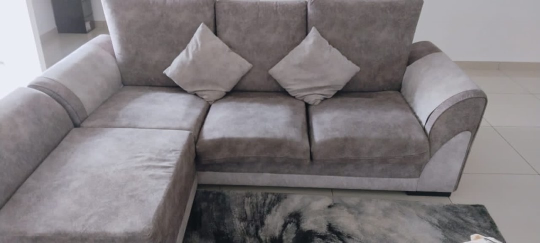 L shaped sofa second top hand for sale