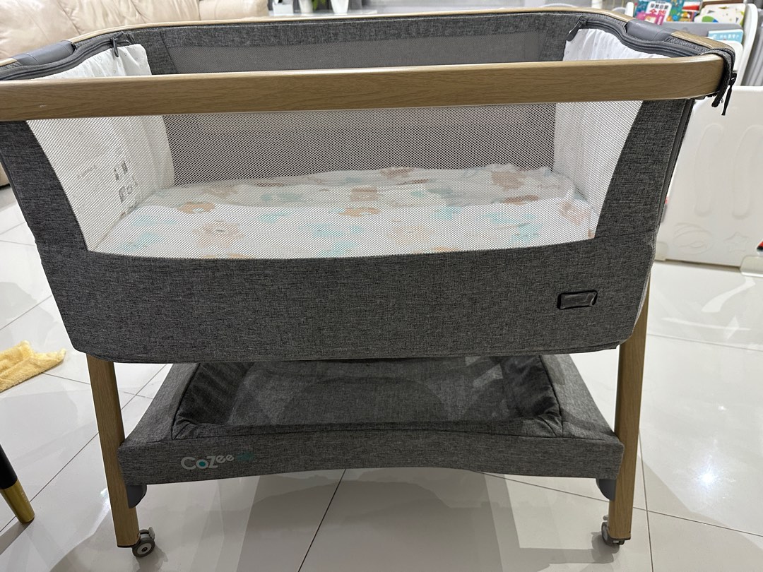Tutti Bambini cozee bedside crib, Babies & Kids, Baby Nursery & Kids