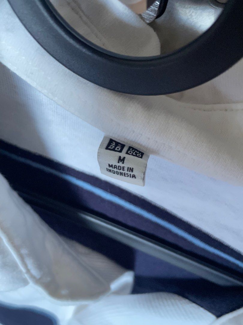 Uni qlo polo shirt (Category: Tshirts & Polo Shirts ) located in Dagupan City. Submitted by seerr02 (Listing ID 1249096864, Image 3). Description: rfs: decluttering .