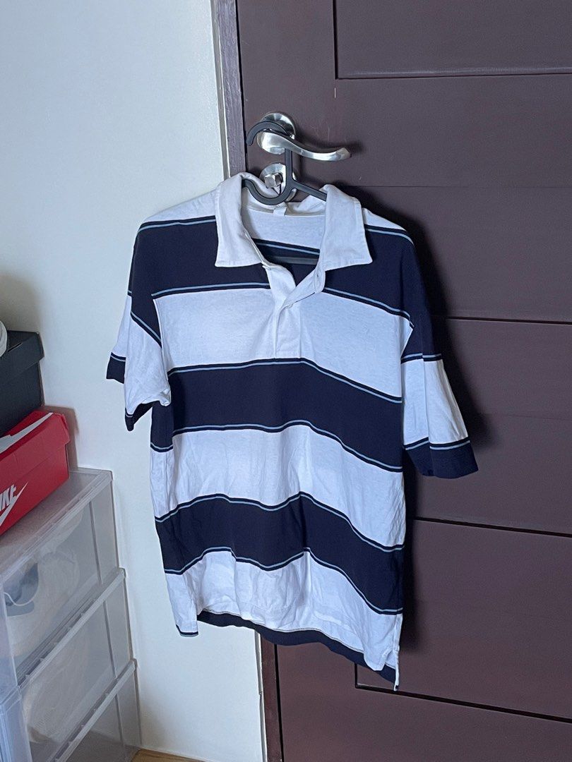 Uni qlo polo shirt (Category: Tshirts & Polo Shirts ) located in Dagupan City. Submitted by seerr02 (Listing ID 1249096864, Image 1). Description: rfs: decluttering .