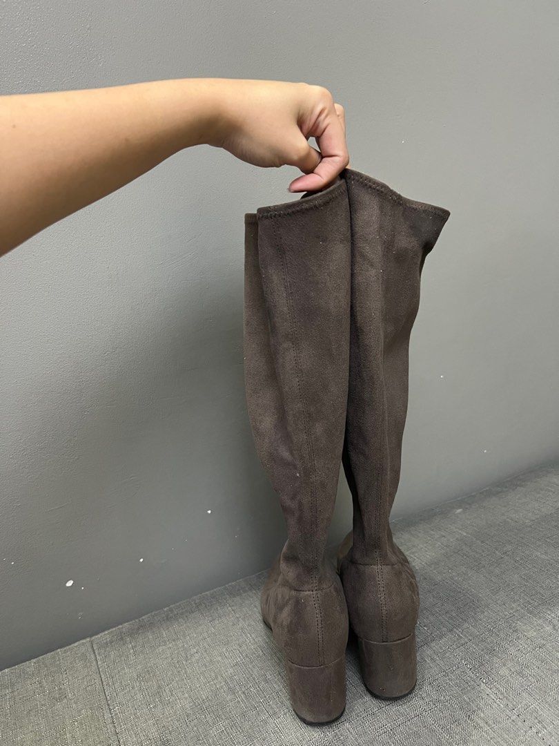 Uniqlo Boots (Category: Boots) located in Manila. Submitted by blakeco (Listing ID 1249232640, Image 2). Description: Uniqlo Boots - Suede - Fits 6-6.5 - PHp 700 - Meet ups and shipping available.