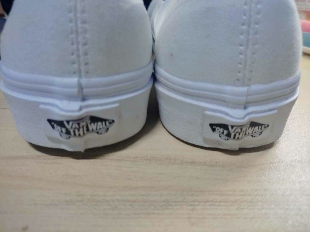 Vans White (Category: Sneakers) located in San Isidro. Submitted by declutterwithsienna (Listing ID 1249253322, Image 2). Description: .