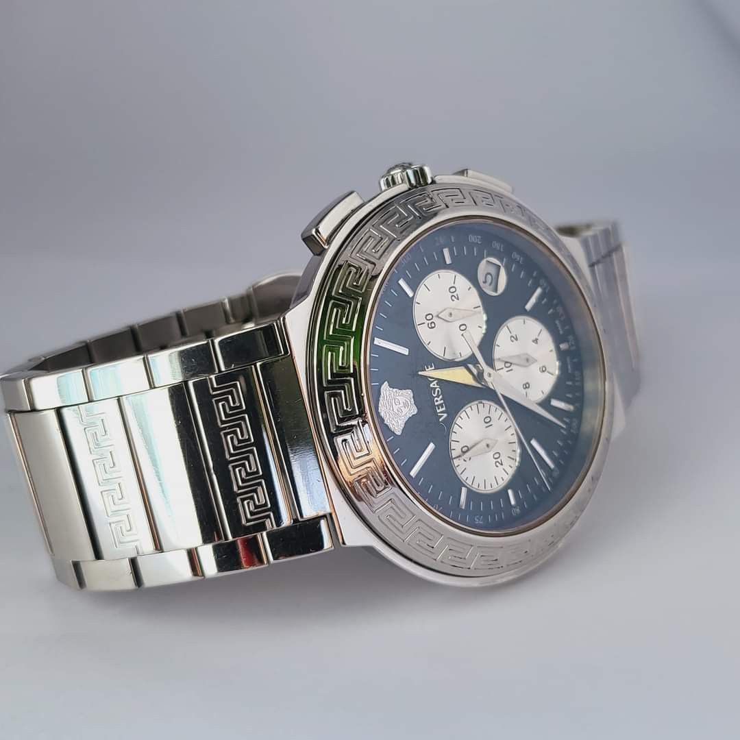 Versace Chronograph watch men/unisex (Category: Men's Watches) located in Manila. Submitted by annafinds (Listing ID 1249250396, Image 2). Description: •Authentic Versace Chronograph watch men/unisex •Excellent Condition,looks new •fit up to 7 inches wrist •Provided box only ❗️₱24,999 free shipping.