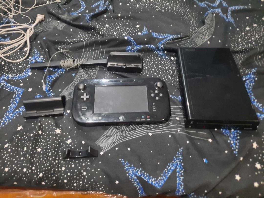 Working scratched Jailbroken Tiramisu Wii U Black 32Gb it comes with