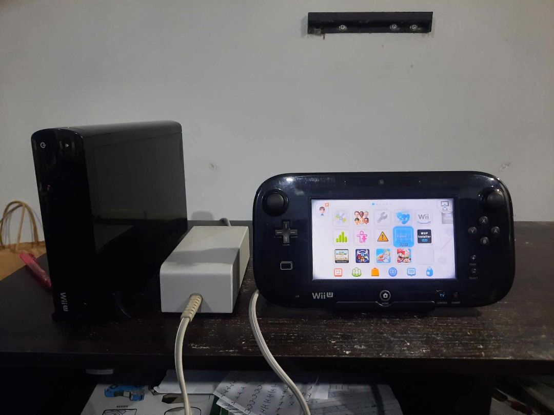 Working scratched Jailbroken Tiramisu Wii U Black 32Gb it comes with