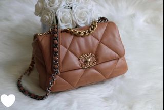 Luxmiila bags - Chanel 19 caramel 22A small