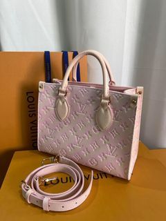 Louis Vuitton tote bag On The Go MM by the pool collection, Luxury, Bags &  Wallets on Carousell