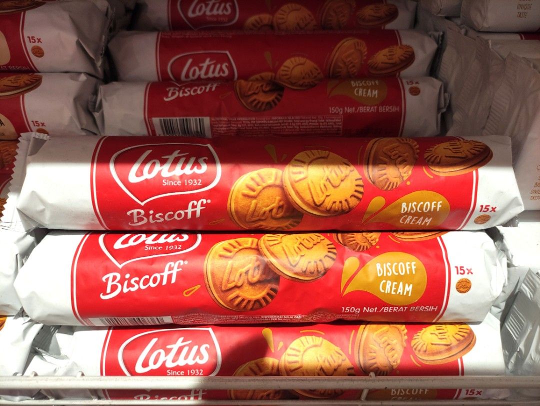 Lotus Biscoff Sandwich Cookies BISCOFF CREAM, MILK CHOCOLATE, VANILLA