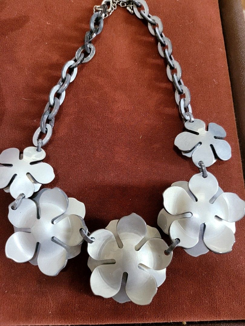 Acrylic flower necklace store