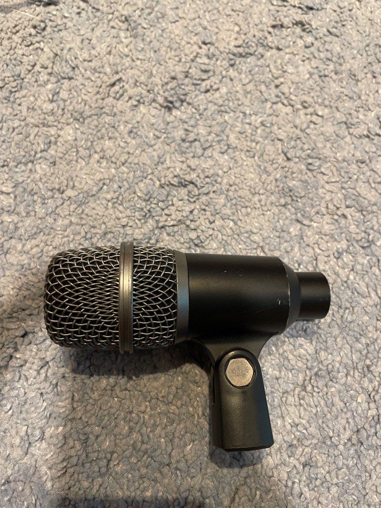 AKG D22 Dynamic Mic