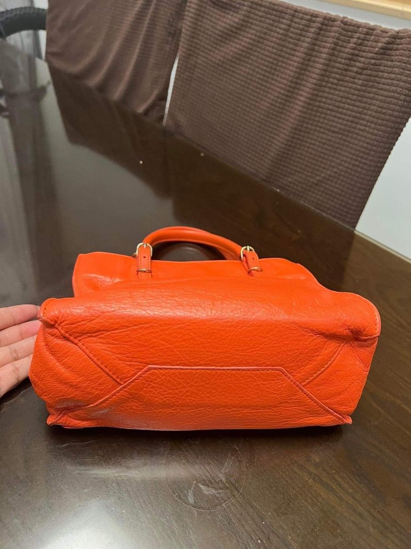 Authentic Balenciaga Mini Papier (Category: Luxury Bags & Wallets) located in Quezon City. Submitted by hellopatchi (Listing ID 1249326486, Image 3). Description: Mini Papier Rank ab+/A .