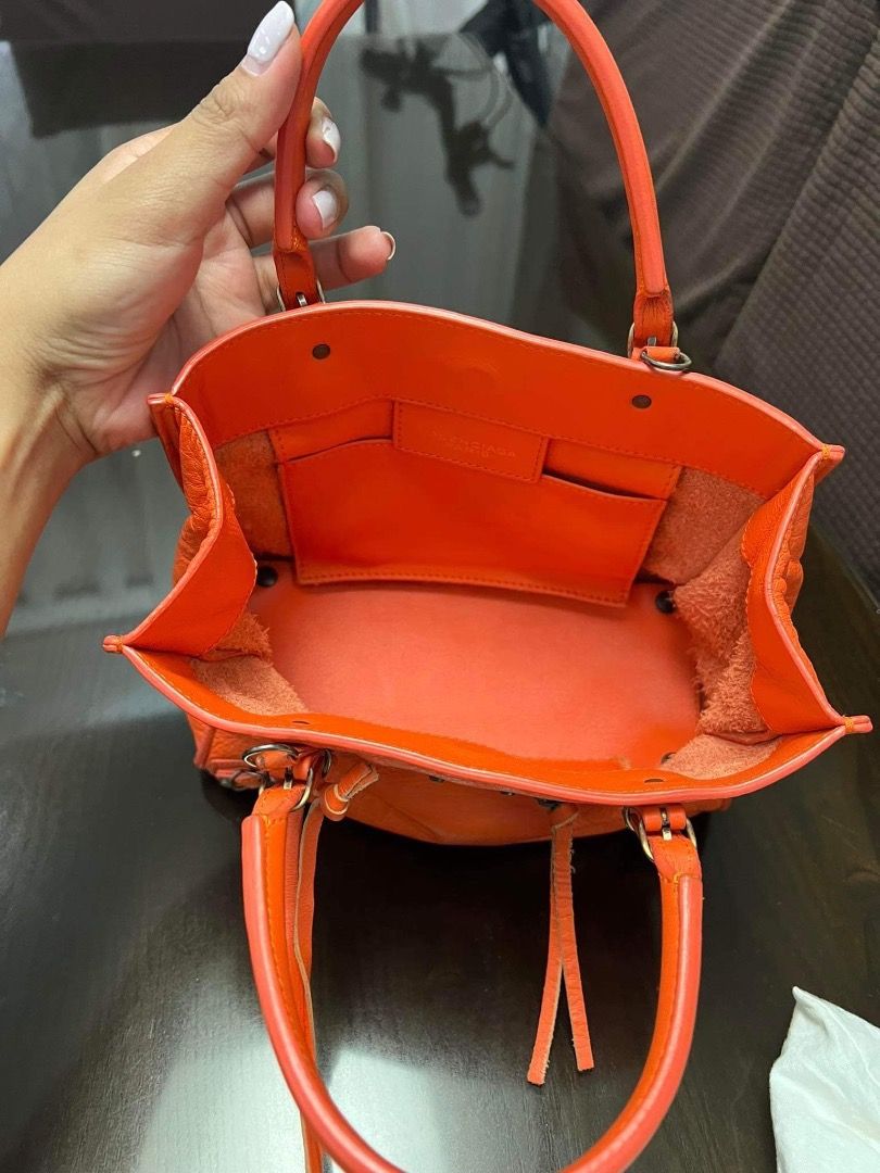Authentic Balenciaga Mini Papier (Category: Luxury Bags & Wallets) located in Quezon City. Submitted by hellopatchi (Listing ID 1249326486, Image 2). Description: Mini Papier Rank ab+/A .