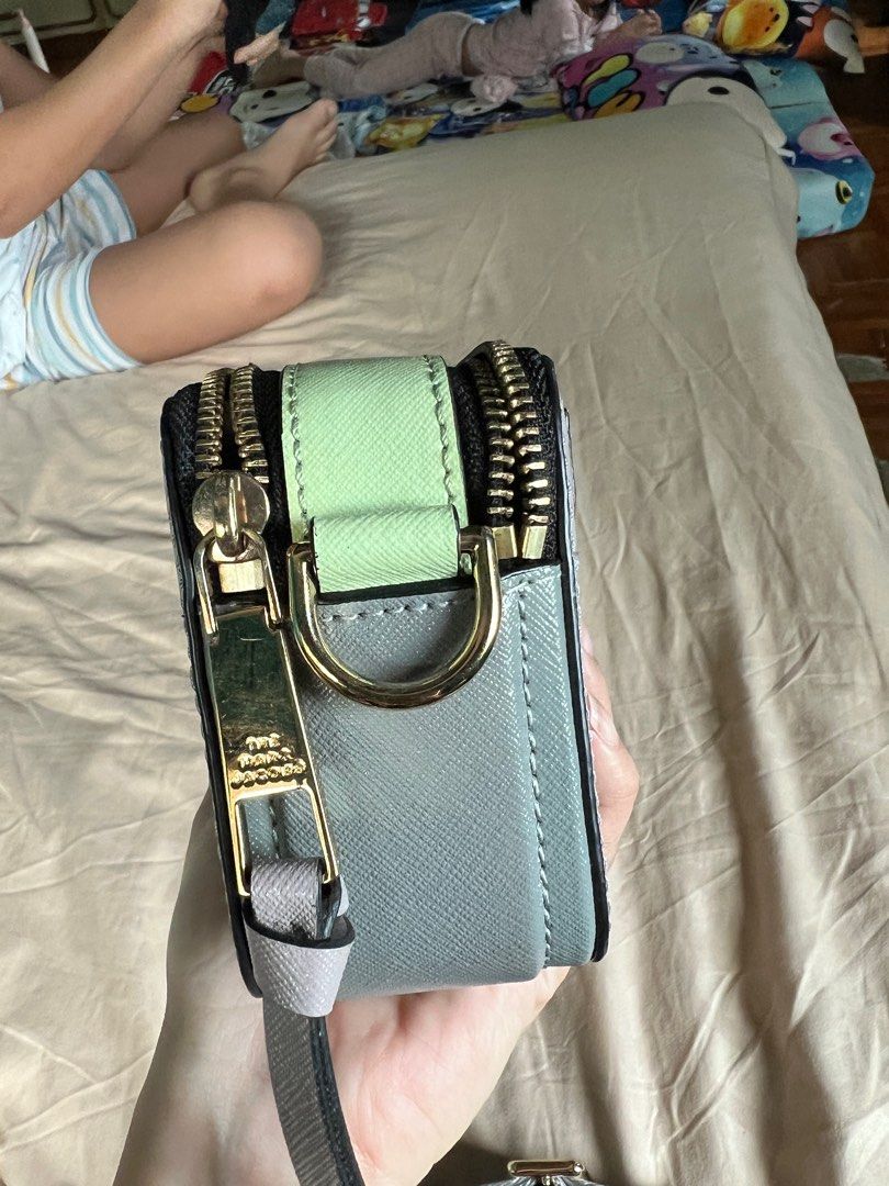Authentic Marc jacobs snapshot (Category: Luxury Bags & Wallets) located in Rizal. Submitted by kirschet_k (Listing ID 1235402292, Image 3). Description: Personal preloved Complete inclusions w/ tag, dustbag/paperbag Guaranteed authentic From us Lilac Gold hardwares Good as new😍 .