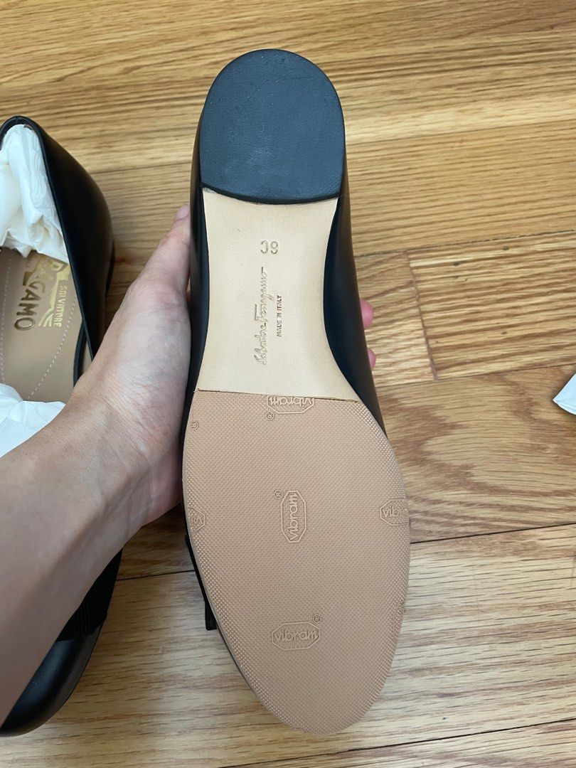 Gilt ferragamo clearance shoes