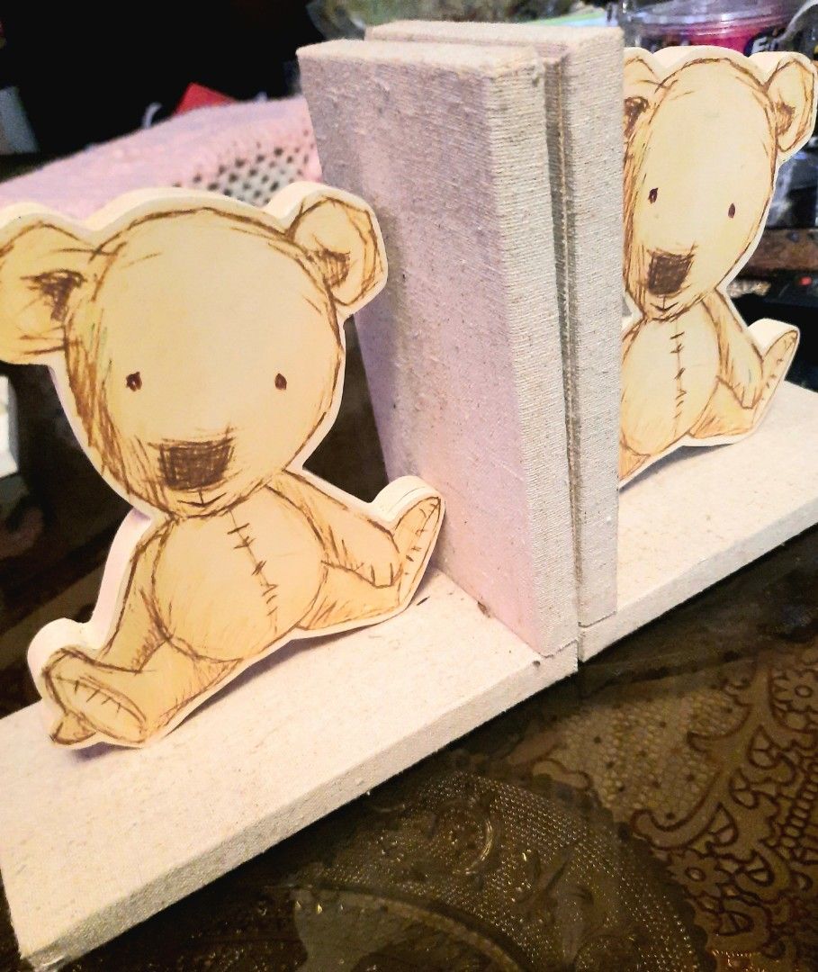 Bookends wooden bear 6.5x6.5" (Category: Other Home Decor) located in Manila. Submitted by luckycharm_215 (Listing ID 1249309190, Image 1). Description: pair.