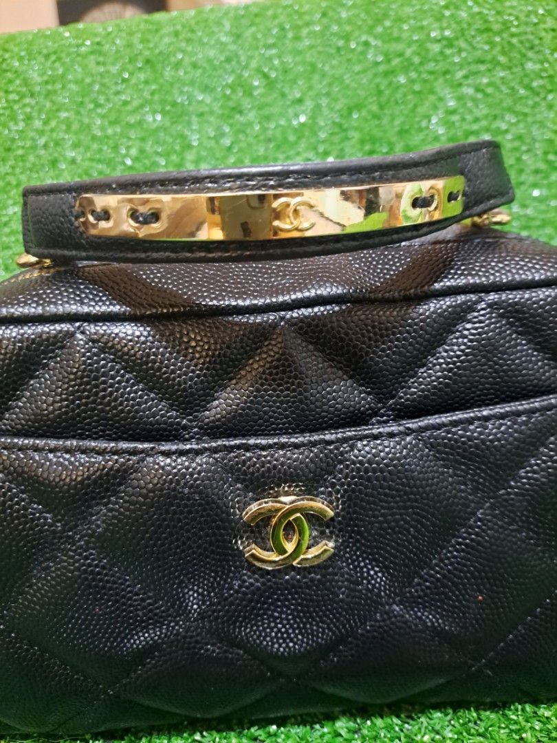 Chanel (Category: Luxury Bags & Wallets) located in Lemery. Submitted by venus23 (Listing ID 1249335398, Image 3). Description: my bakbak sa loob,replacement puller,kayo nlng magprovide ng sling.