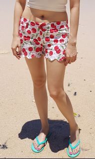 Cherry scallop shorts