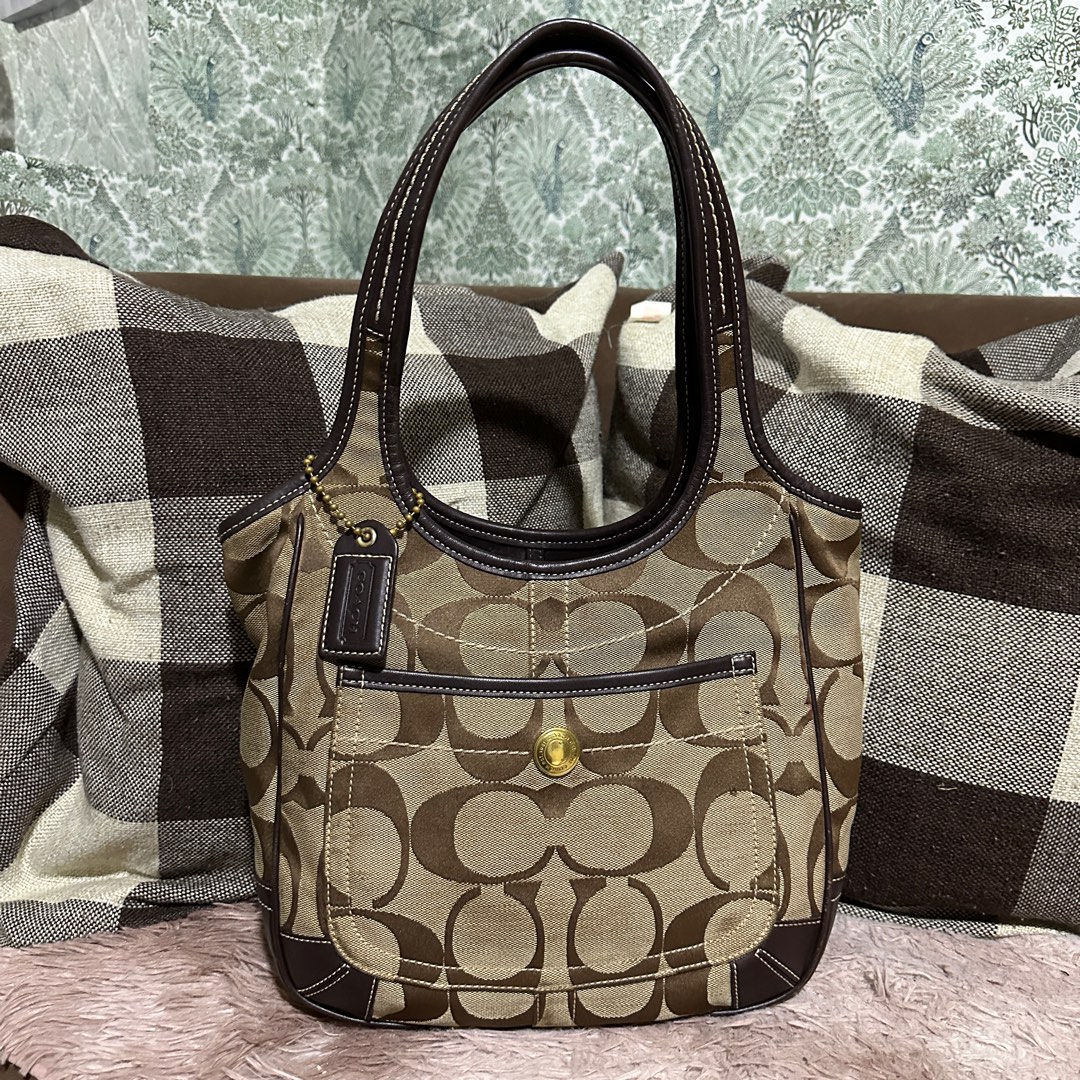 Coach shoulder bag Women s Fashion Bags