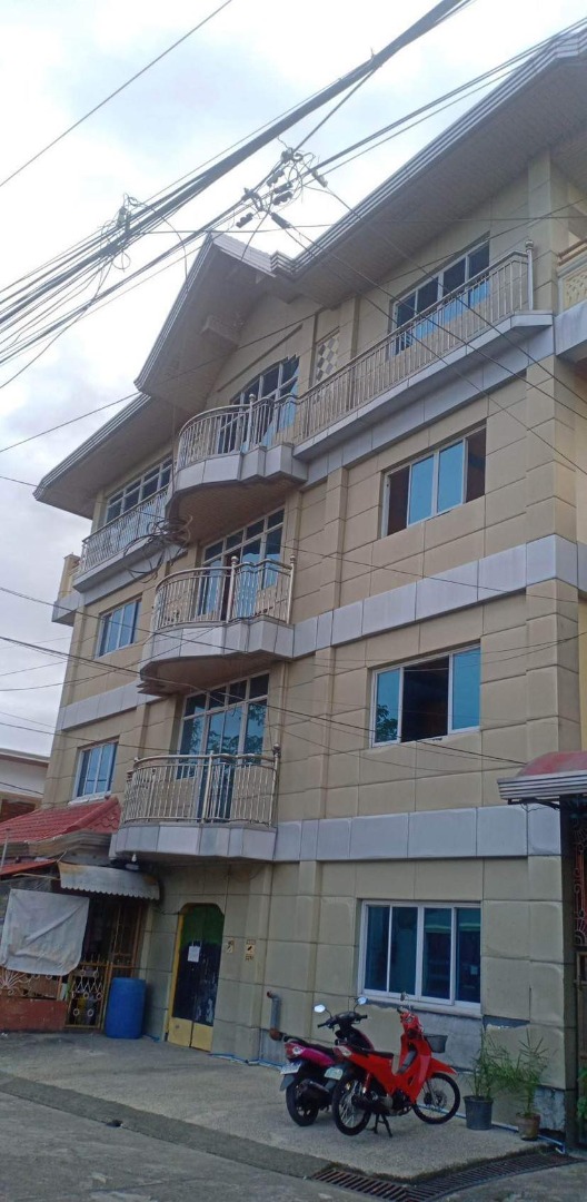4Storey w/ 27 Rooms and Penthouse Commercial/Residential Building