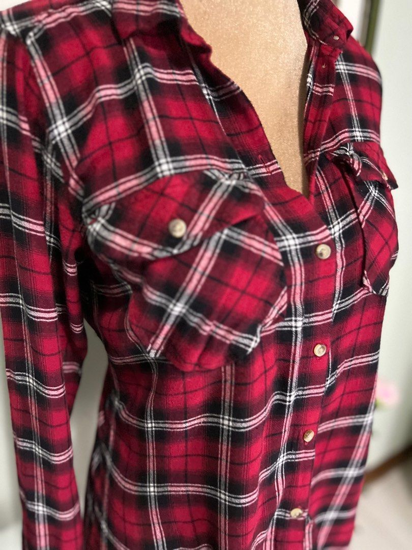 Divided by H&M Checkered Long Sleeves (Category: Longsleeves) located in Manila. Submitted by chishithrifts (Listing ID 1249327214, Image 3). Description: • women’s wear | size: medium . chest: 41”. waist: 42“. length: 30”. • condition: 9/10 Last price posted po. 🙃.