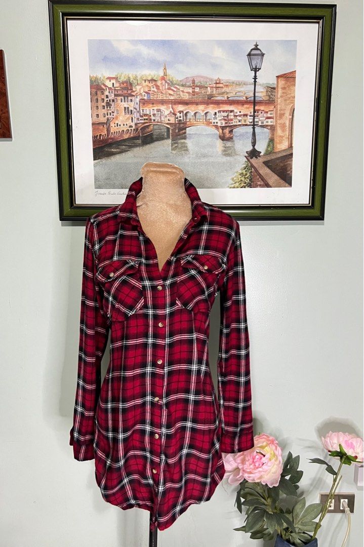 Divided by H&M Checkered Long Sleeves (Category: Longsleeves) located in Manila. Submitted by chishithrifts (Listing ID 1249327214, Image 2). Description: • women’s wear | size: medium . chest: 41”. waist: 42“. length: 30”. • condition: 9/10 Last price posted po. 🙃.