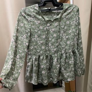 (Category: ) located in . Submitted by moonlightbbcloset (Listing ID 1249360161, Image 1). Description: .
