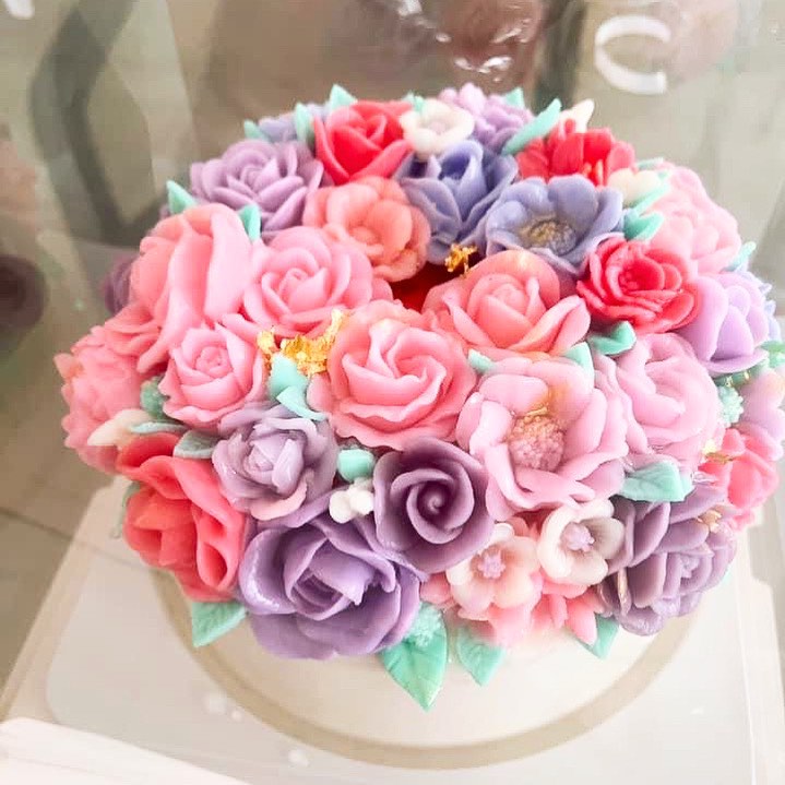 Bouquet Of Roses Cake