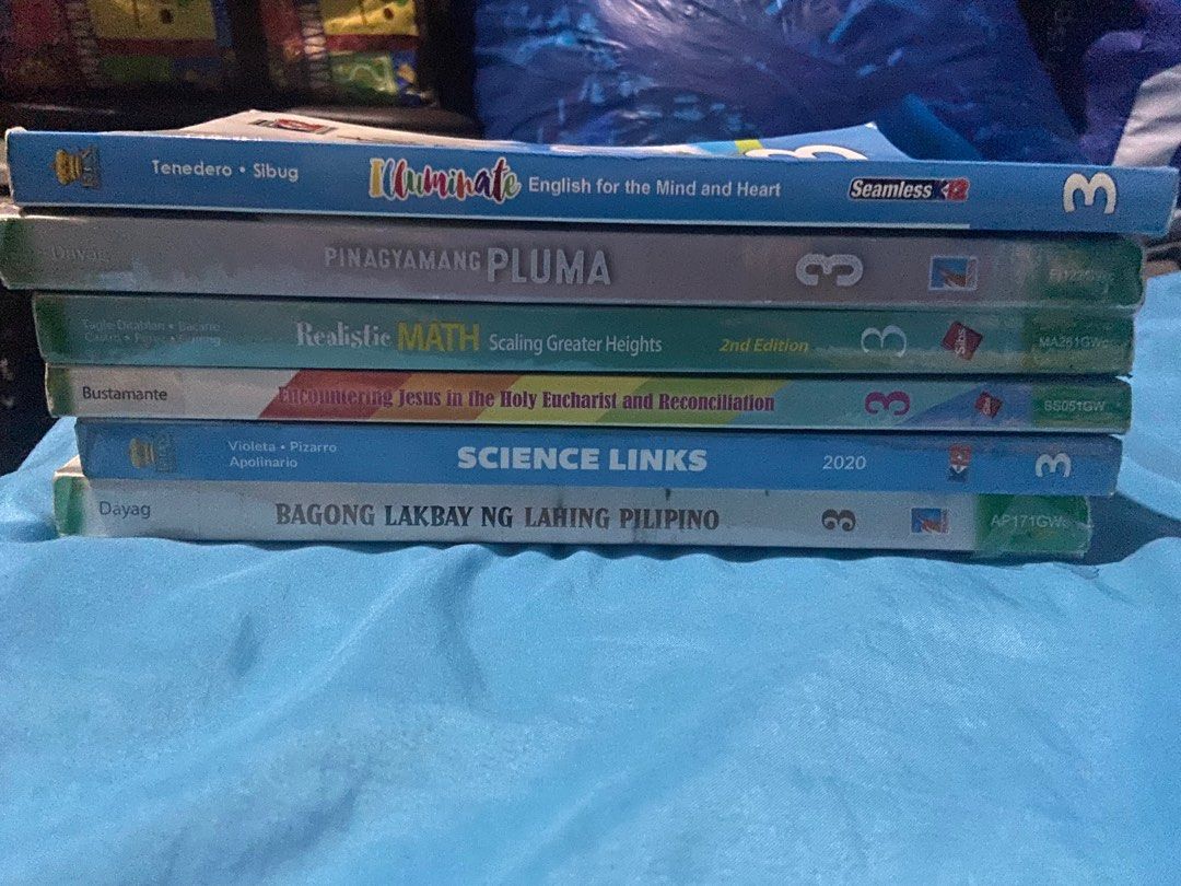 Grade 3 Text Books (Category: Textbooks) located in Quezon City. Submitted by everydaysary (Listing ID 1249438799, Image 1). Description: 200 each book.